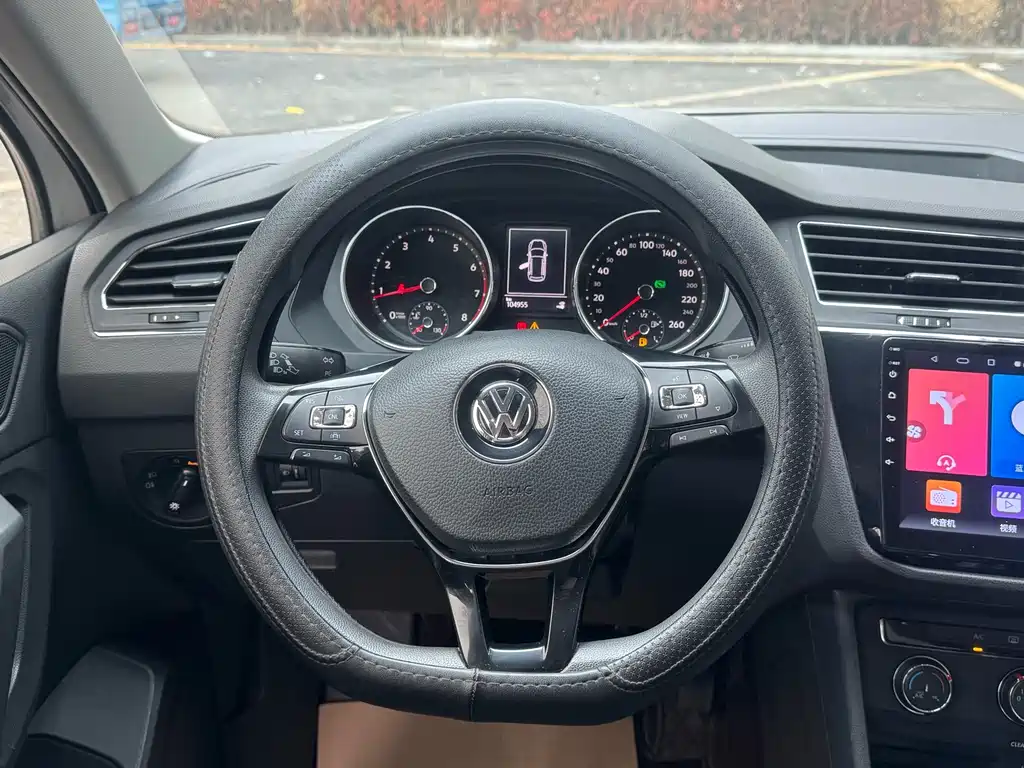 Volkswagen Tiguan L 2018 — фото 10