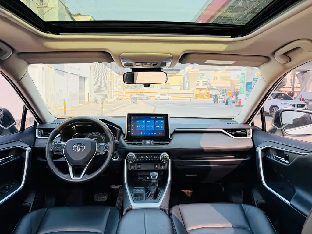 Toyota RAV4 2021 — фото 13