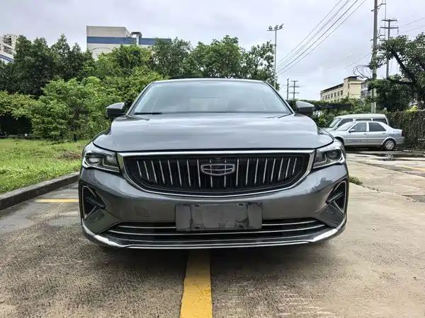 Geely Emgrand 2022