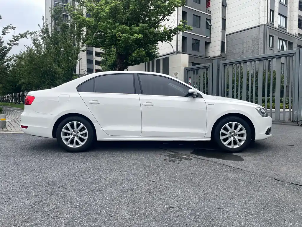 Volkswagen Sagitar 2013