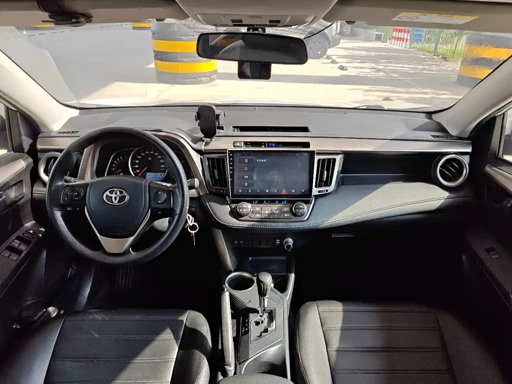 Toyota RAV4 2016 — фото 8