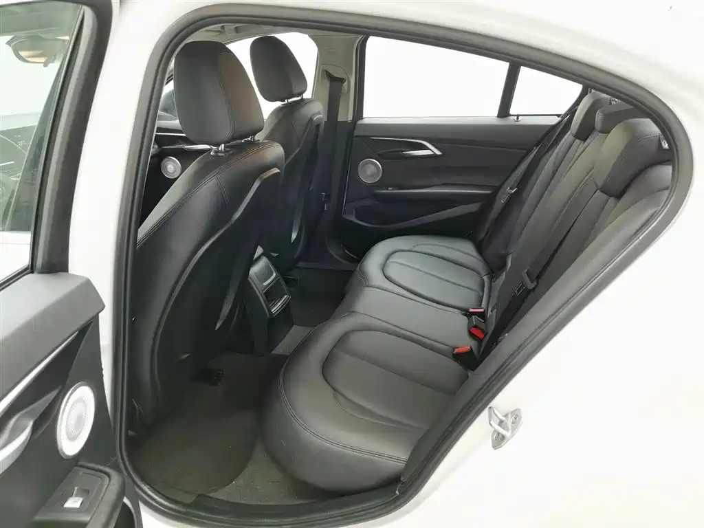 BMW 1 Series 2021 — фото 15