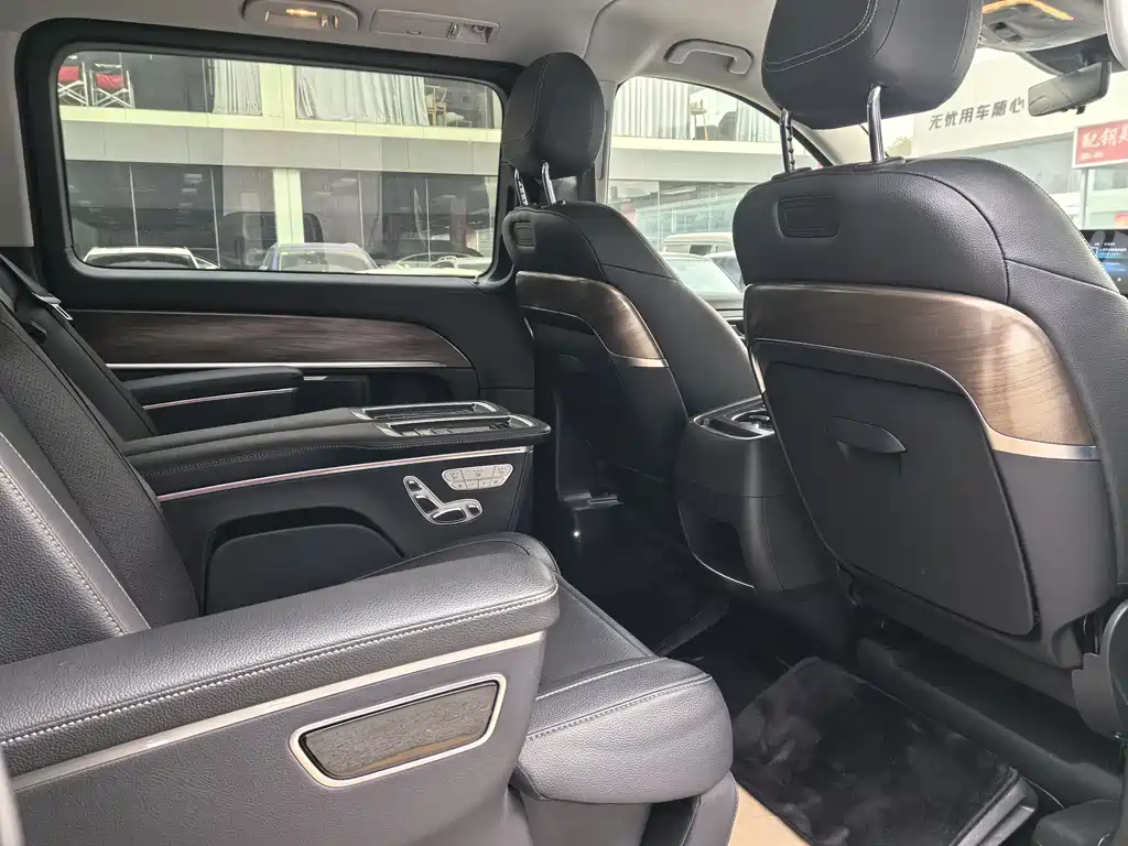 Mercedes-Benz V-Class 2022 — фото 24