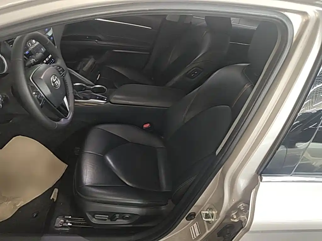 Toyota Camry 2019 — фото 15