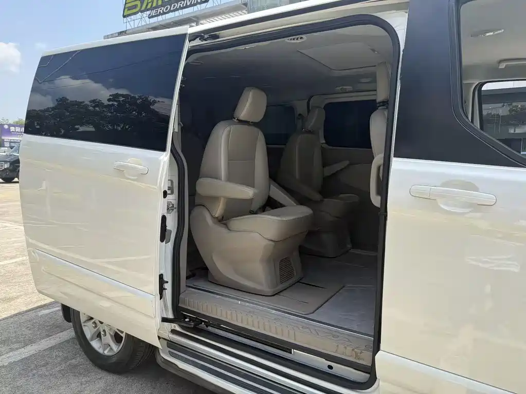 Ford Tourneo 2017 — фото 16