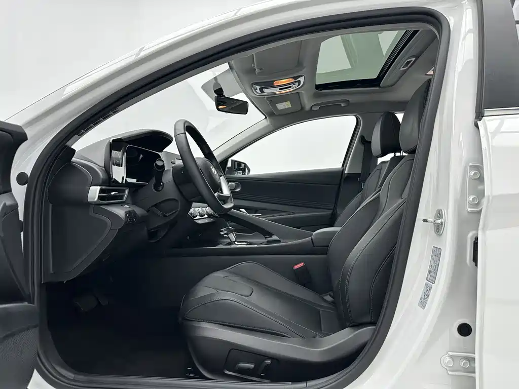 Hyundai Elantra 2024