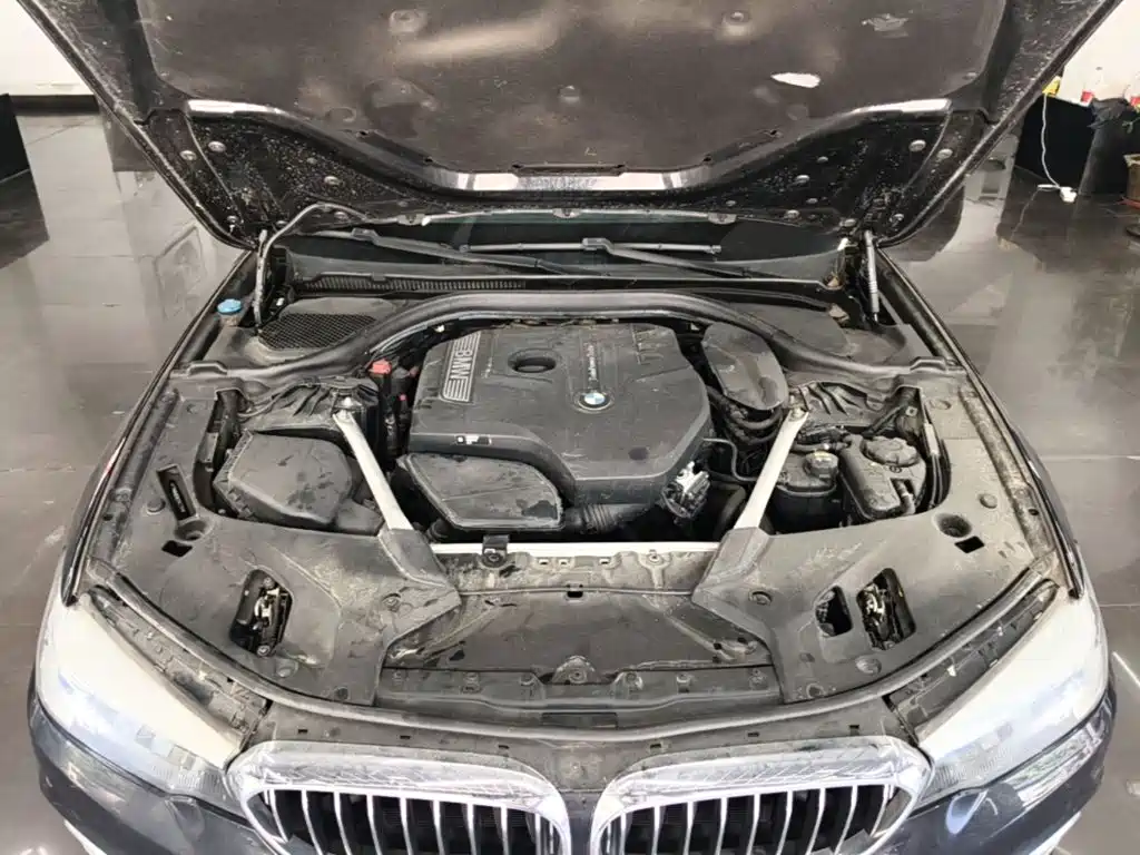 BMW 5 Series 2019 — фото 20