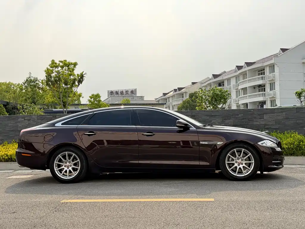 Jaguar XJ 2013 — фото 10
