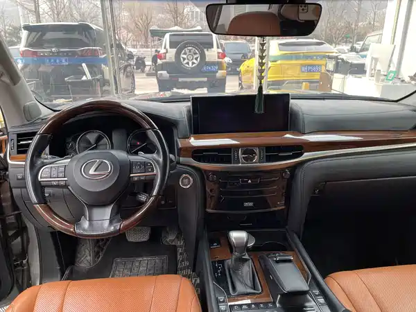 Lexus LX 2016