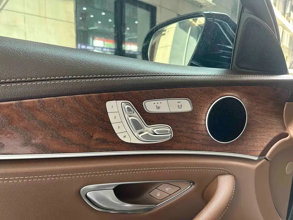 Mercedes-Benz E-Class 2023 — фото 12