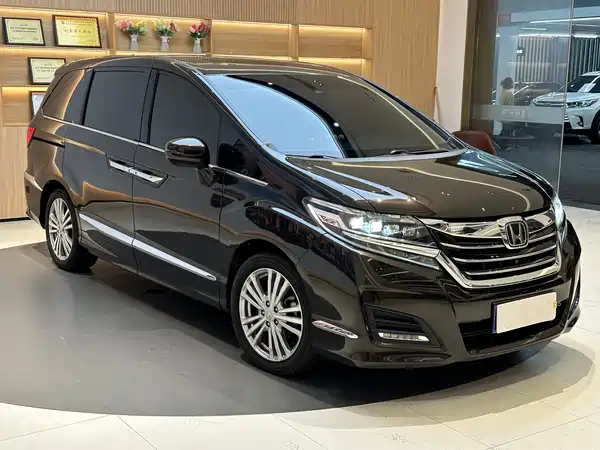 Honda Elysion 2016