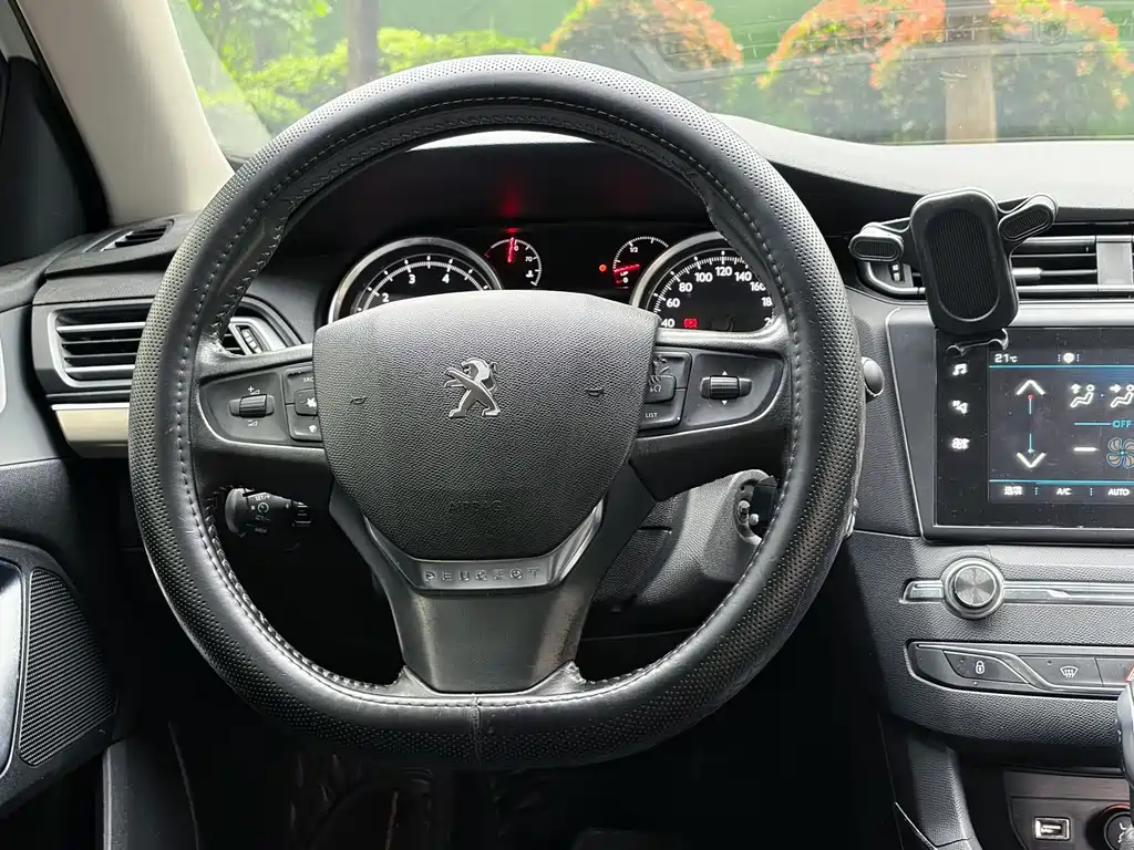Peugeot 408 2018 — фото 14