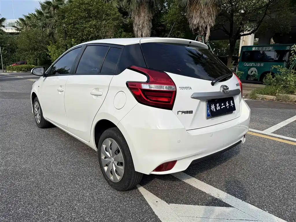 Toyota Yaris L 2021 — фото 9