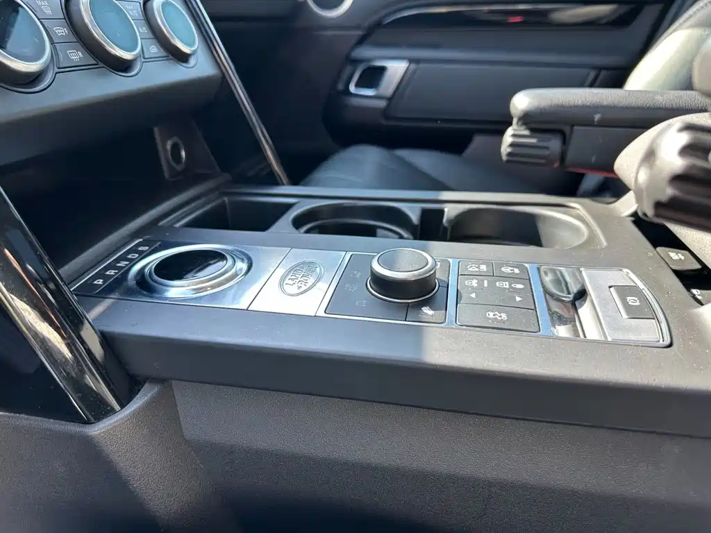 Land Rover Discovery 2018 — фото 16