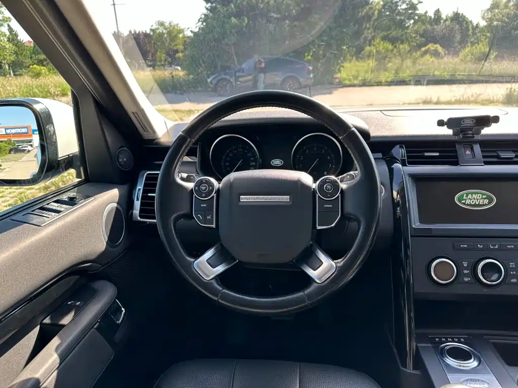 Land Rover Discovery 2018 — фото 22