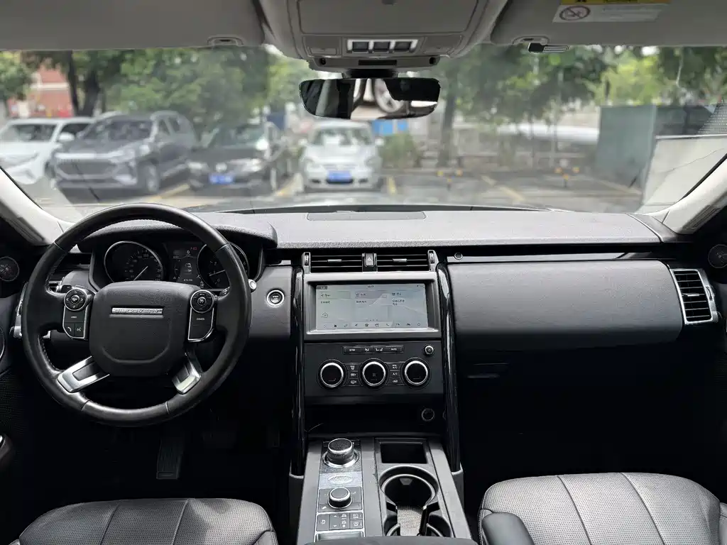 Land Rover Discovery 2018 — фото 11