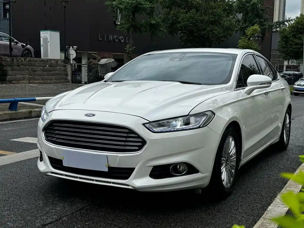 Ford Mondeo 2014 — фото 1