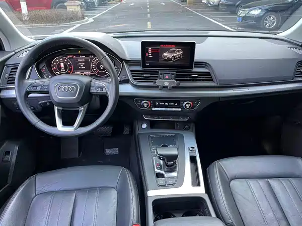 Audi Q5L 2020