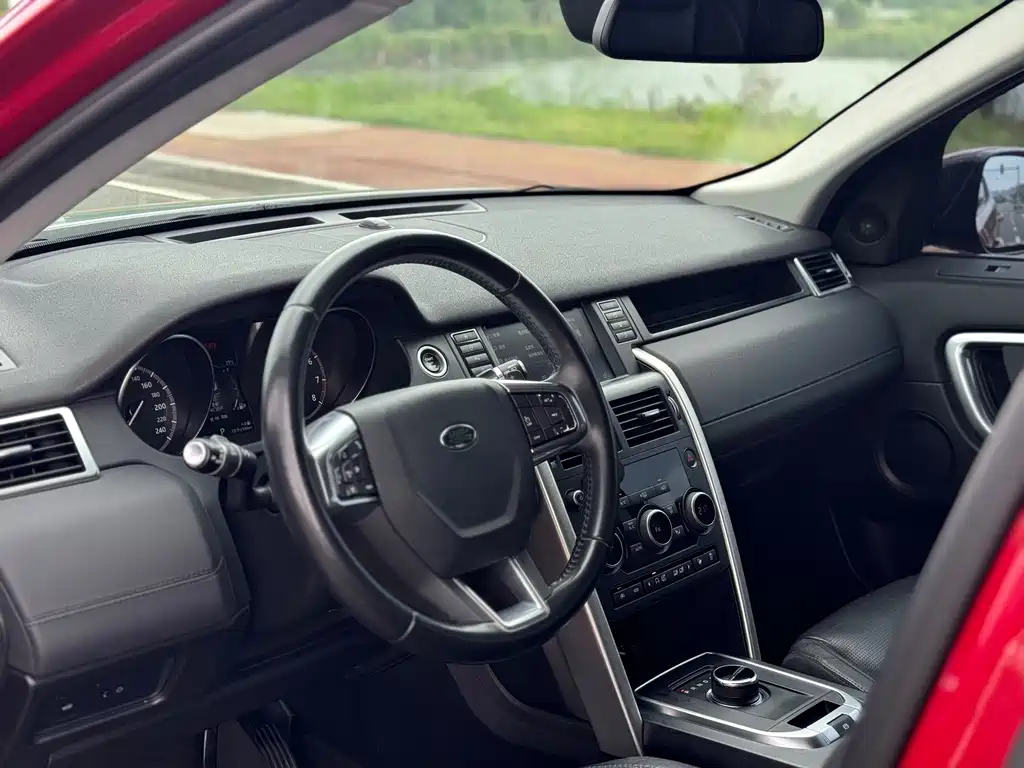 Land Rover Discovery Sport 2017 — фото 13