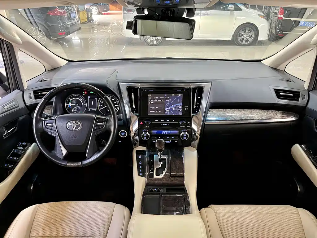 Toyota Alphard 2020 — фото 11