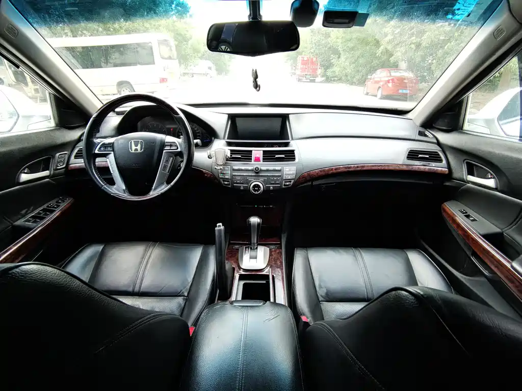 Honda Crosstour 2010 — фото 14