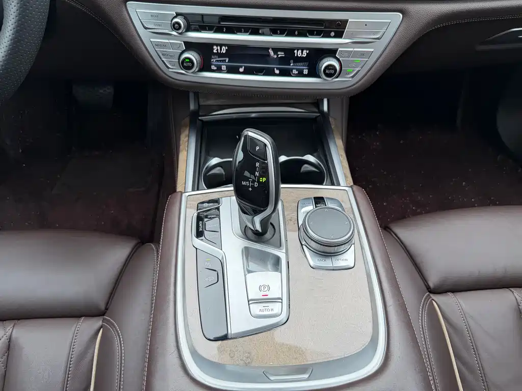BMW 7 Series 2020 — фото 17