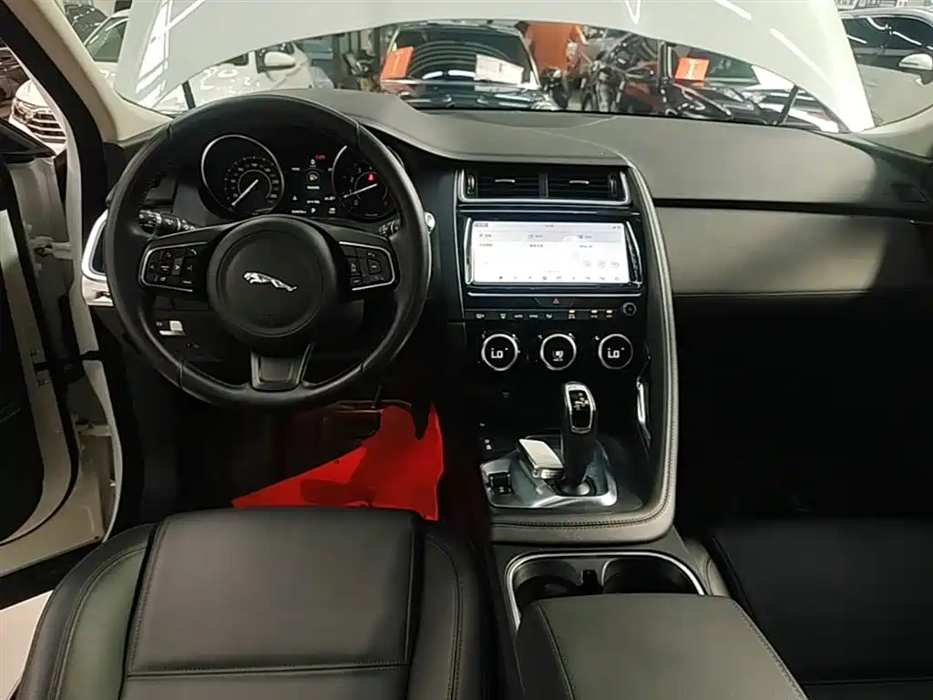 Jaguar E-PACE 2021 — фото 10