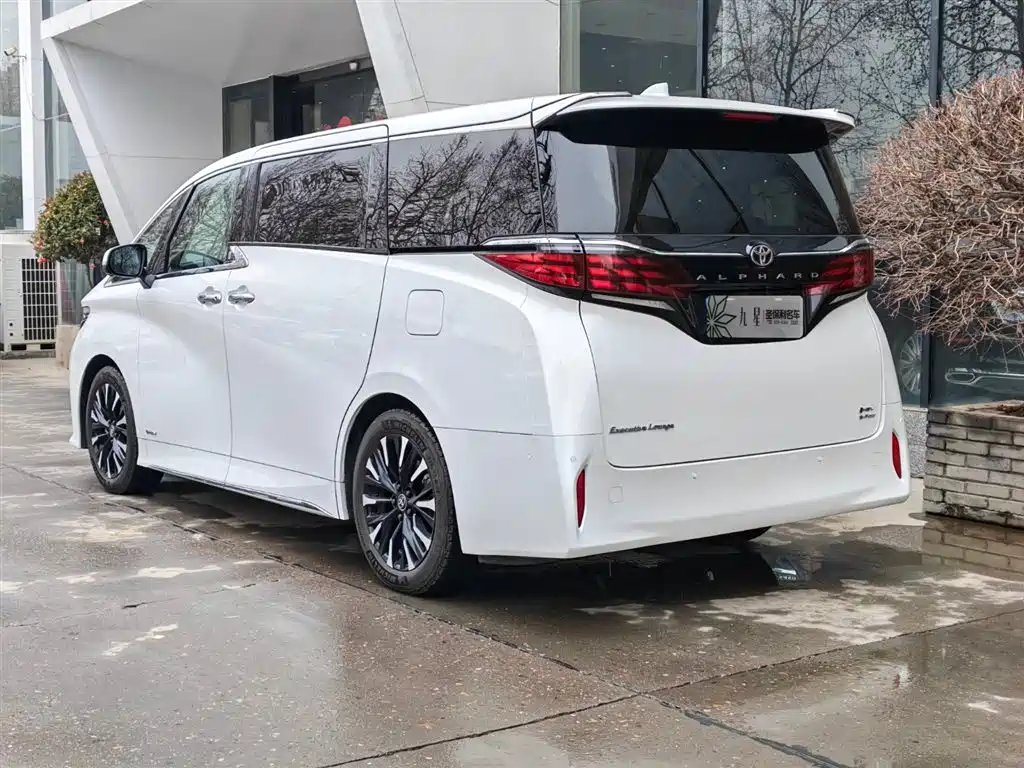 Toyota Alphard 2024 — фото 2