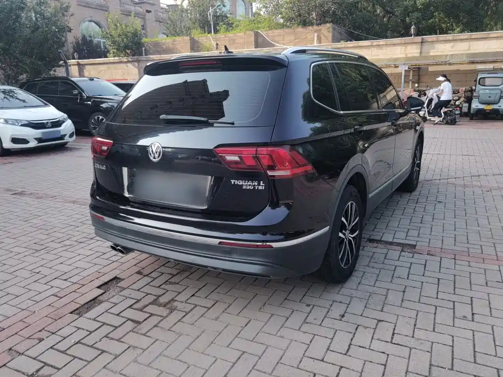Volkswagen Tiguan L 2018 — фото 10