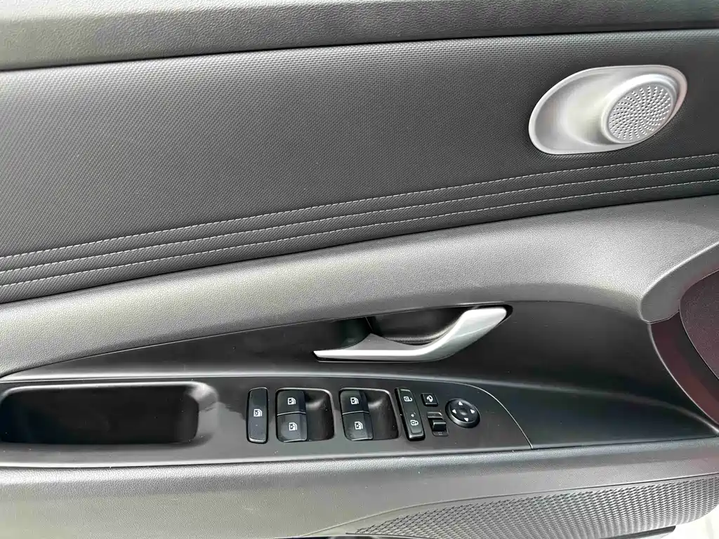 Hyundai Elantra 2022 — фото 14