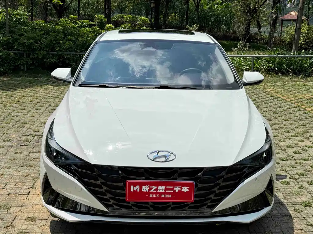 Hyundai Elantra 2022
