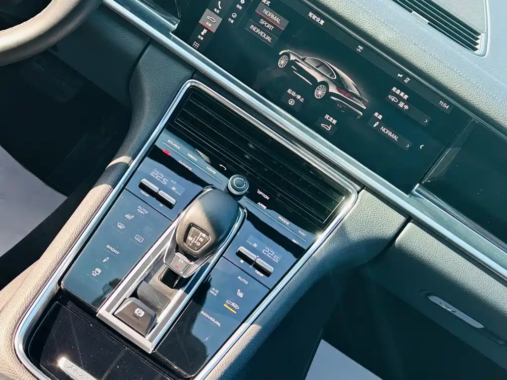 Porsche Panamera 2018 — фото 21