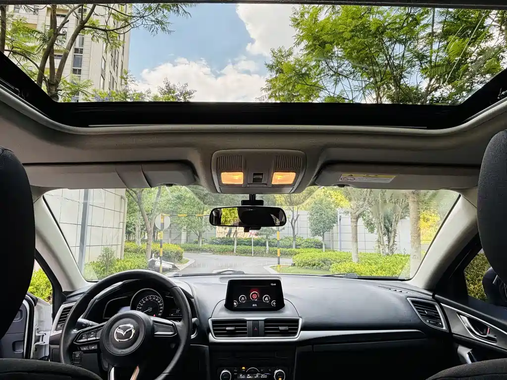 Mazda 3 Axela 2018 — фото 12