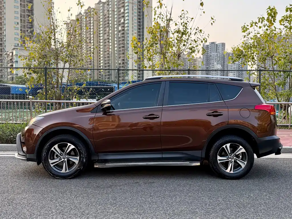 Toyota RAV4 2015 — фото 7