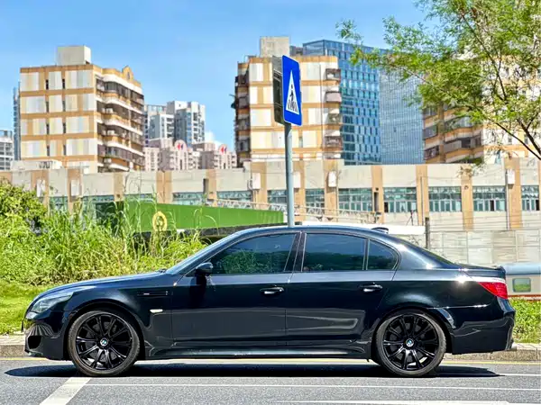 BMW M5 2005