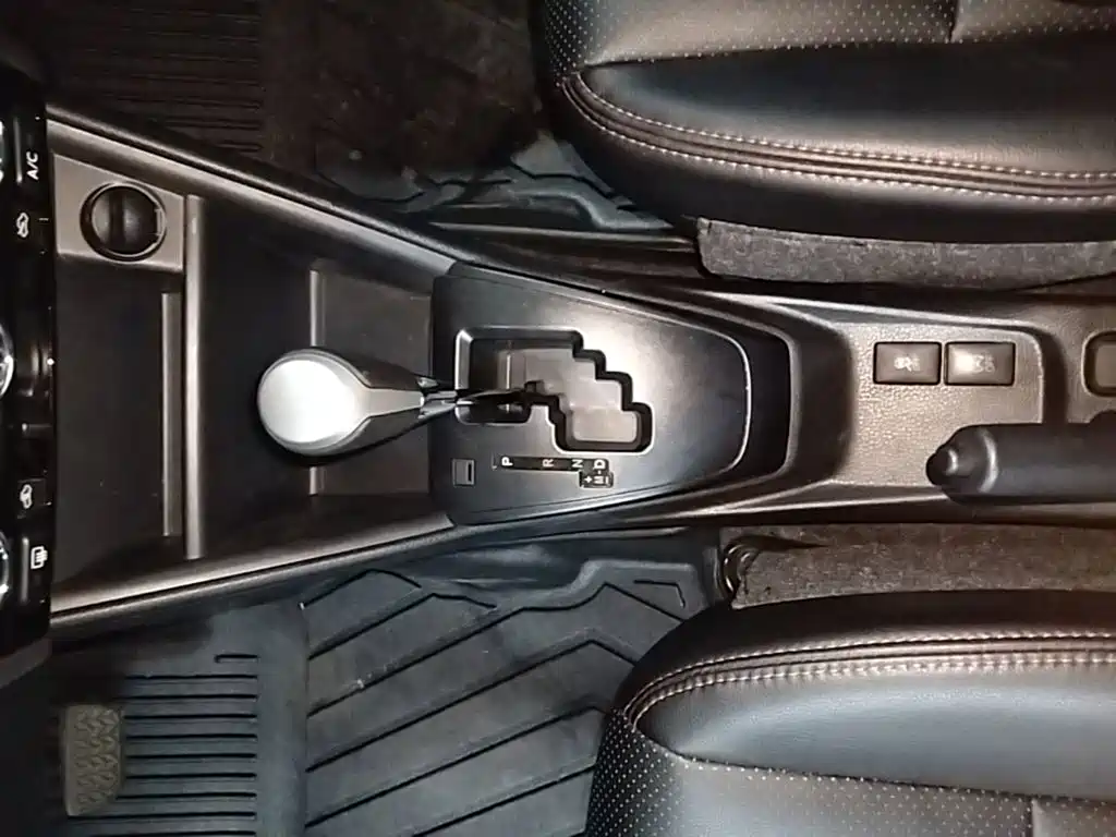 Toyota Yaris L 2021 — фото 14