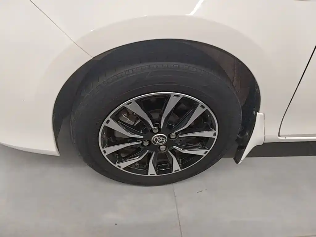 Toyota Yaris L 2021 — фото 23