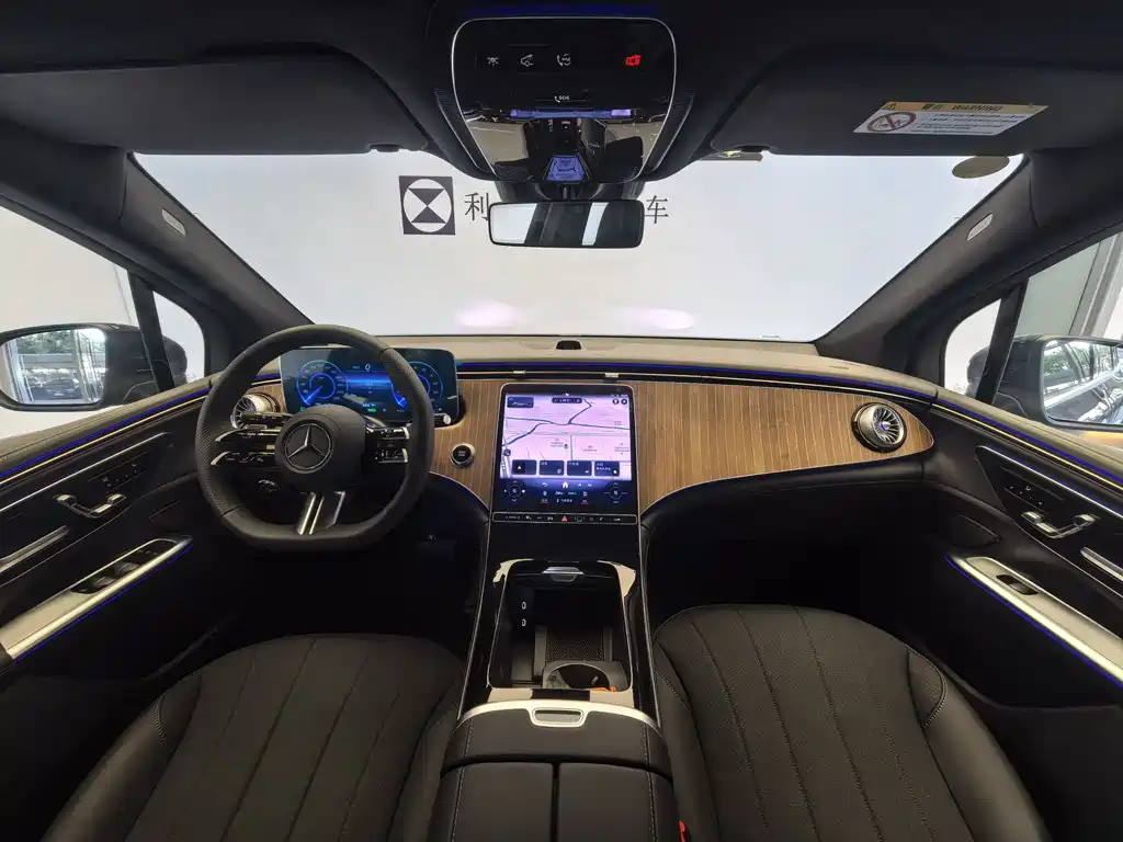 Mercedes-Benz EQE SUV 2025 — фото 12