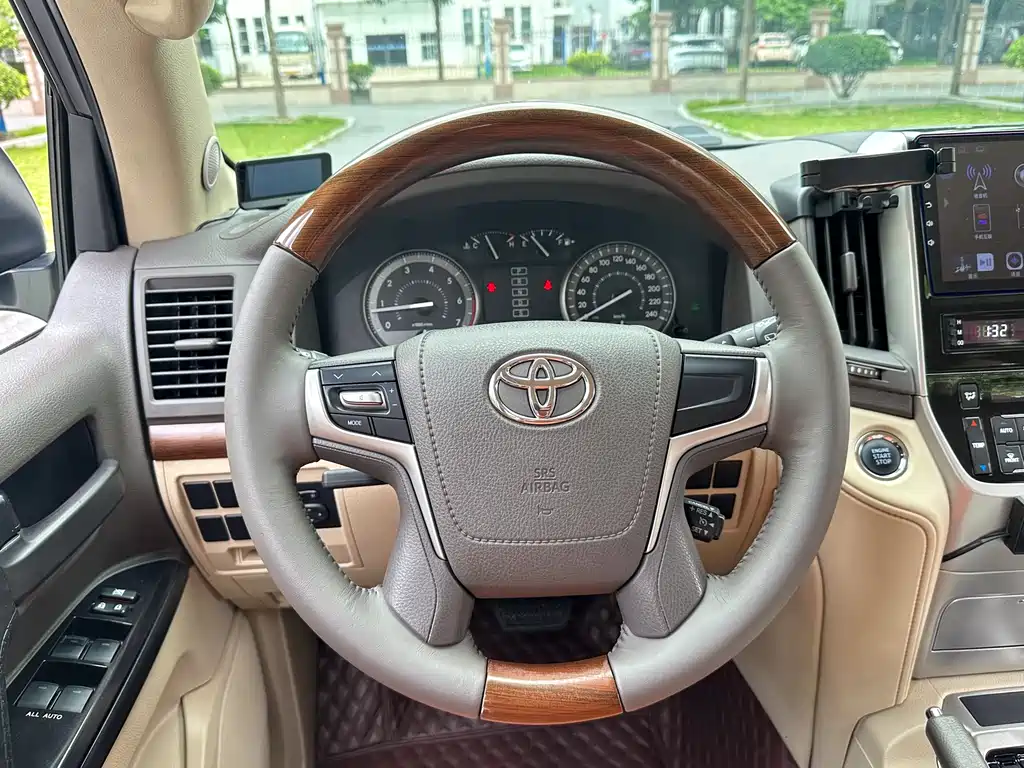 Toyota Land Cruiser 2019 — фото 14