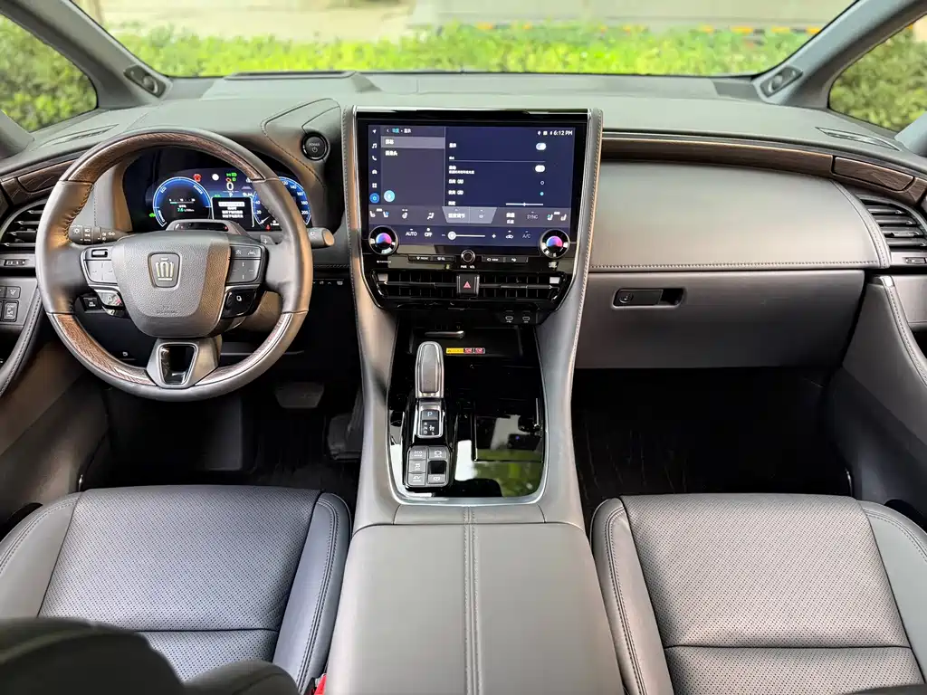 Toyota Vellfire 2024 — фото 12