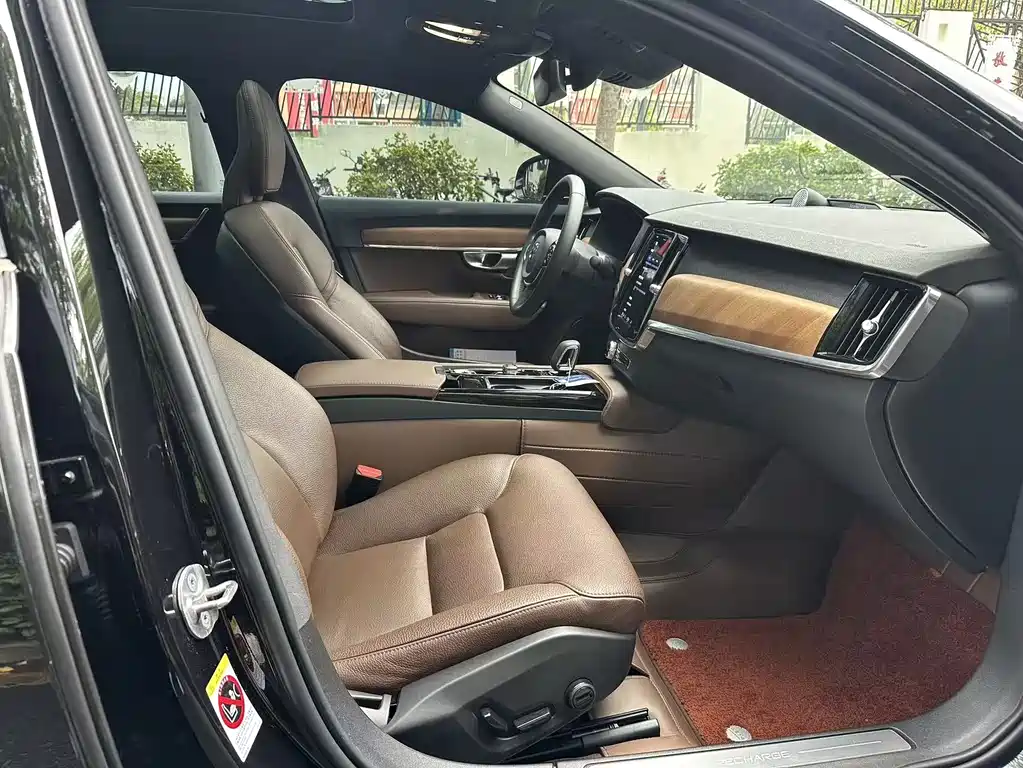 Volvo S90 PHEV 2023 — фото 13