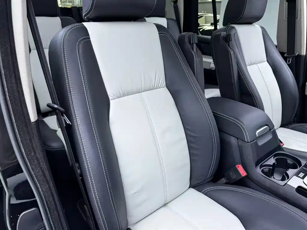 Land Rover Discovery 2014 — фото 17