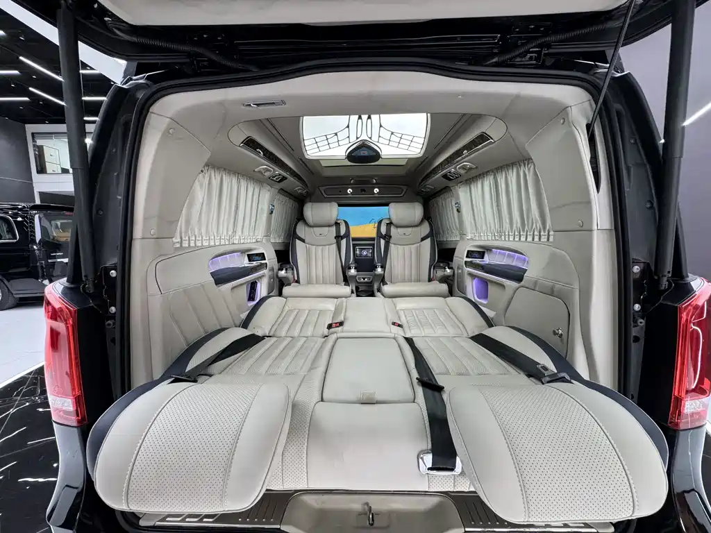 Mercedes-Benz V-Class 2022 — фото 14
