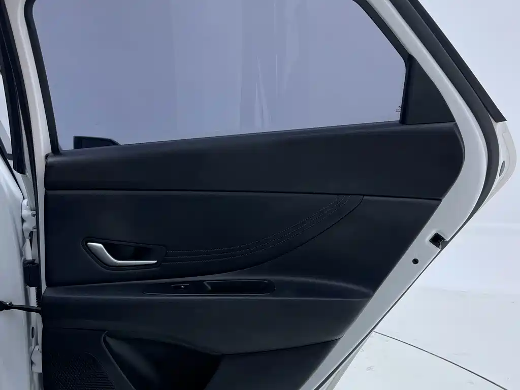 Hyundai Elantra 2022 — фото 27