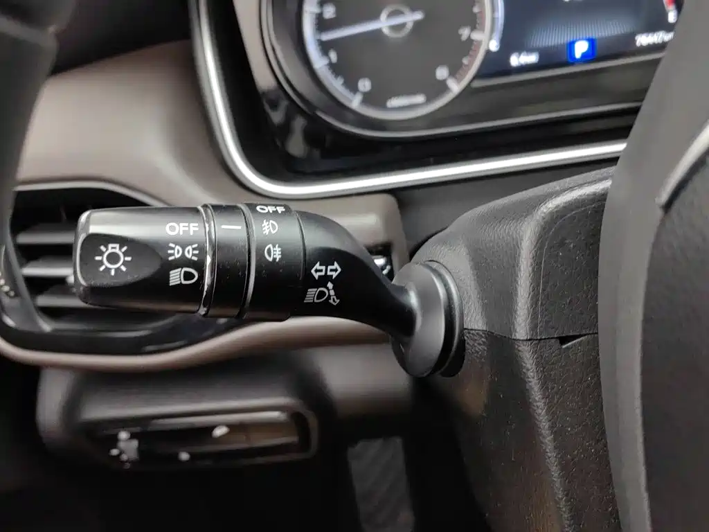 GAC Trumpchi M6 2019 — фото 21