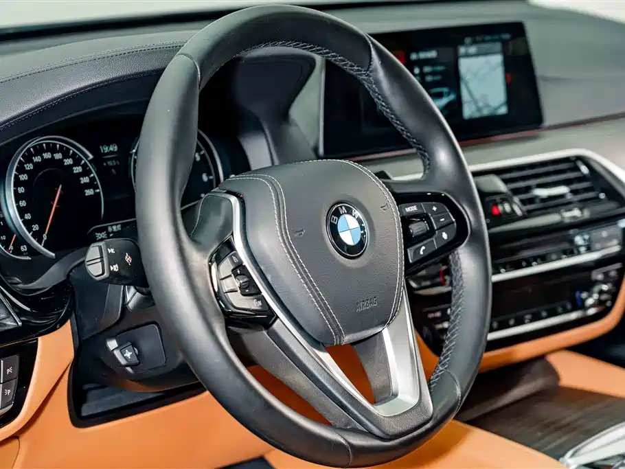 BMW 6 Series GT 2018 — фото 9