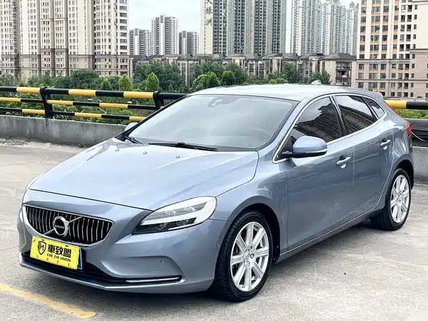 Volvo V40 2018