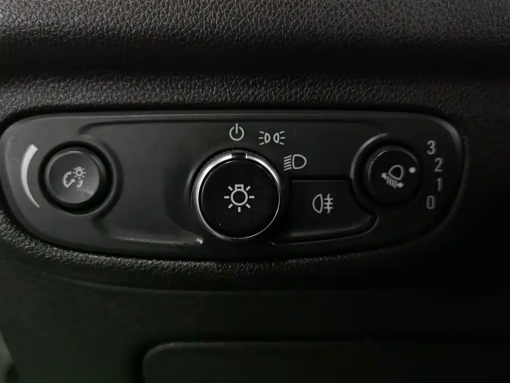 Buick Excelle 2019 — фото 21