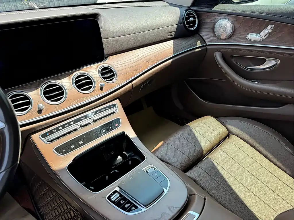 Mercedes-Benz E-Class 2021 — фото 10