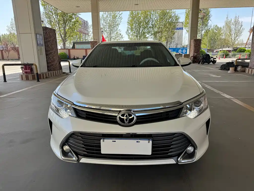 Toyota Camry 2016 — фото 2